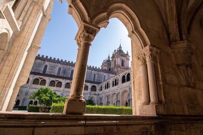 Private, Historical Route: Óbidos, Nazaré, Alcobaça and Batalha. - Common questions