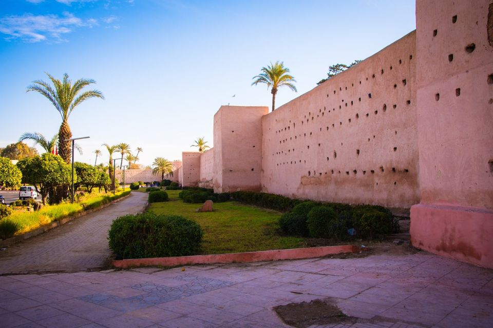 Private Transfer in Marrakech With Chauffeur - Language and Group Experience