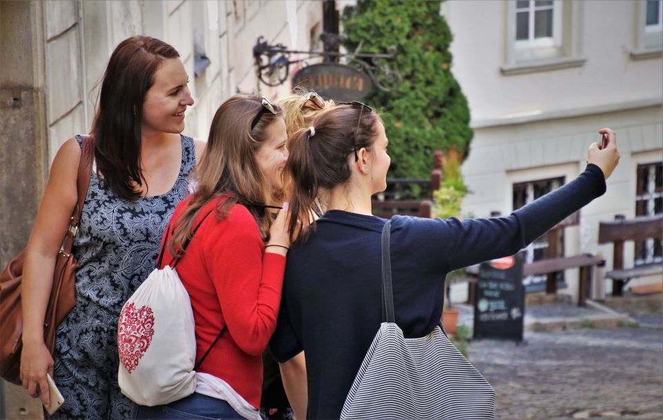 Rennes : Bachelorette Party Outdoor Smartphone Game - Participant Selection and Scheduling
