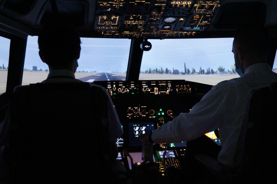 Sabadell (Barcelona): Flight Simulator Experience B737 - Cancellation Policy