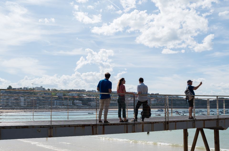 San Sebastian Aquarium Entry Ticket and City Walking Tour - Meeting Point