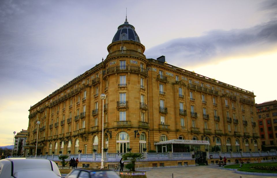 San Sebastián: Private Walking Historic & Cultural Tour - Inclusions