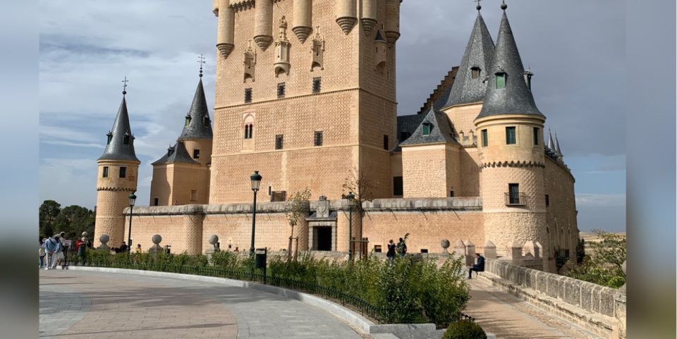 Segovia Genial : Private Guided Walking Tour With Alcazar - Common questions