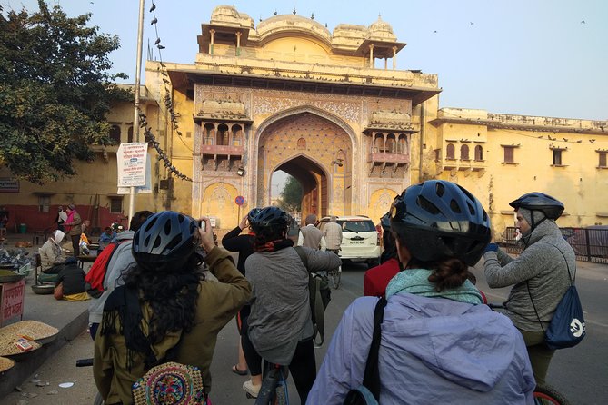 Small-Group Early Morning Pink City Bike Tour - Group Size and Experience