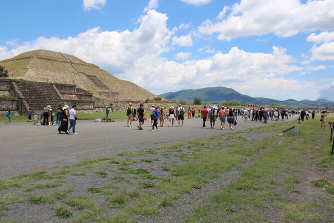 Tour to Teotihuacán From CDMX - Customer Interaction and Host Appreciation