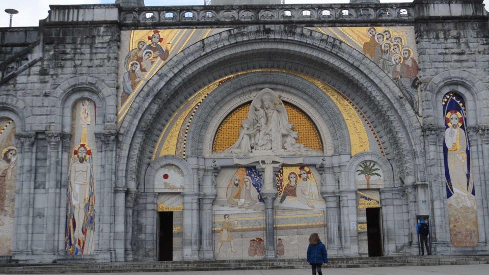 Unlock Tranquility: Plan Your Lourdes (France) Visit City - Experience Description