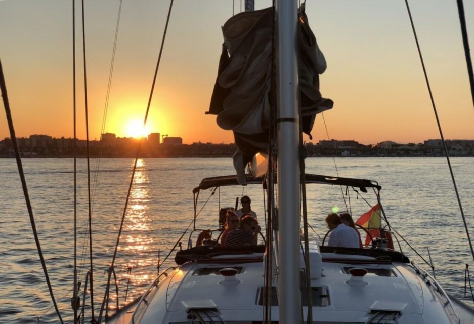 Valencia: Sunset Trip in a Sailboat With Drinks Included - Included in the Experience