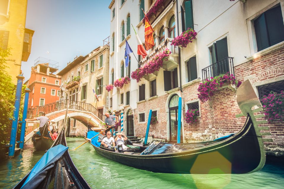 Venice: Off the Beaten Path Private Gondola Ride - Gondolier Training and Expertise