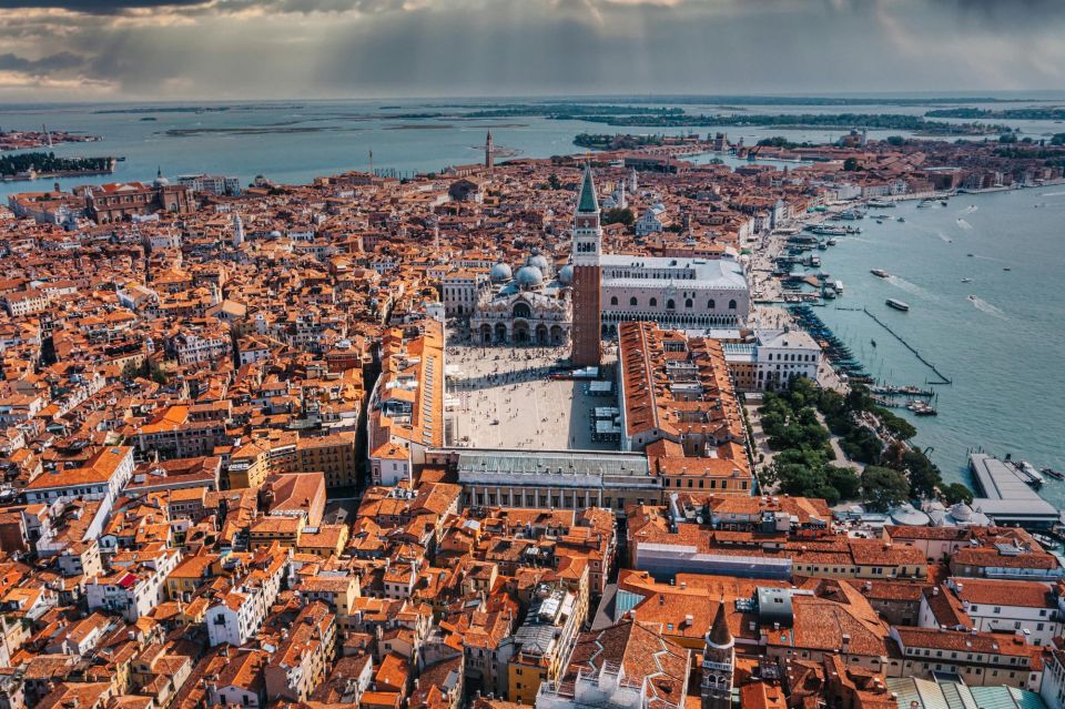 Venice: Private Architecture Tour With a Local Expert - Meeting Point and Experience