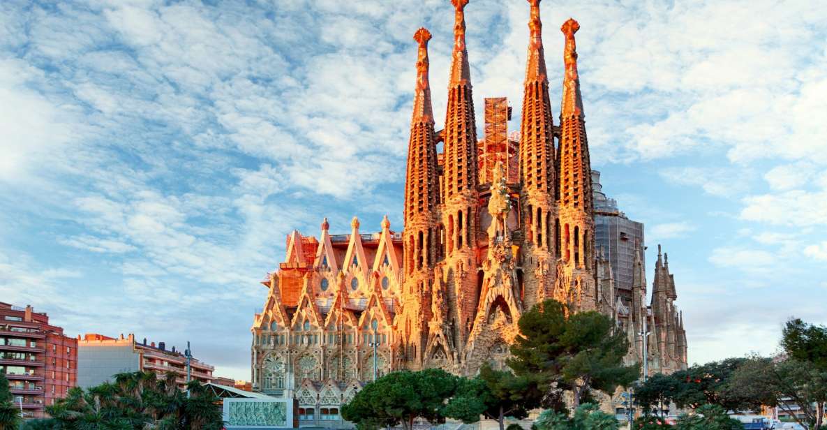 Walking Tour Sagrada Familia Basilica For European Tourist - Booking Information