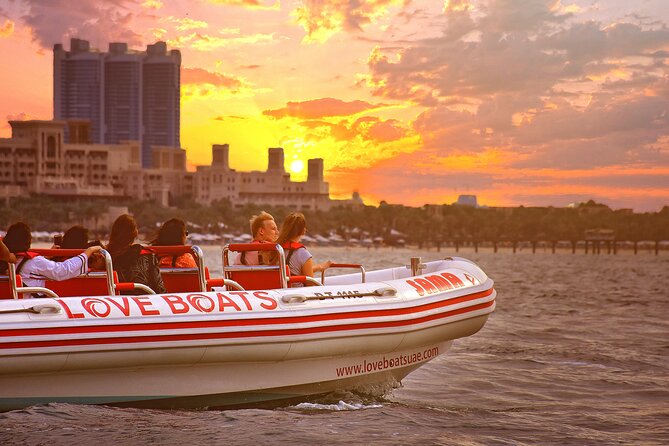 100 Minutes Speedboat Thrilling Adventure in Dubai - Professional Guides Provide Insightful Commentary