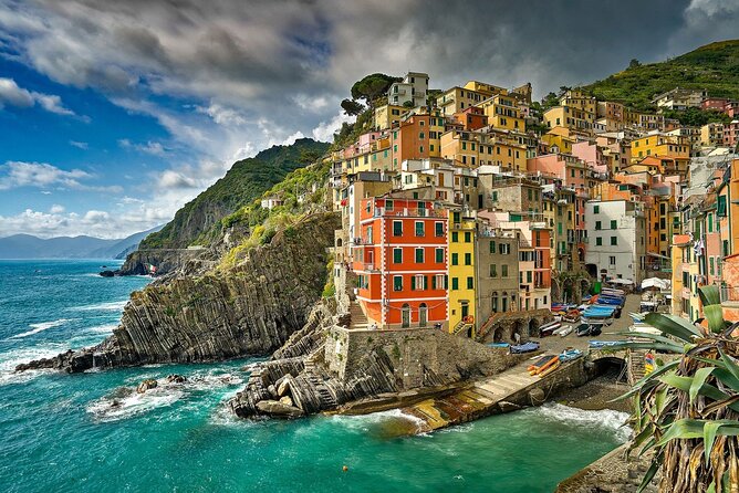 A Private, Full-Day Tour to Pisa and Cinqueterre  - Florence - Tour Inclusions and Exclusions