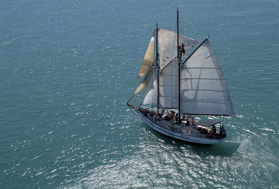 Airlie Beach: Whitehaven Day Sail With Snorkeling & Lunch - Onboard Picnic Lunch Experience