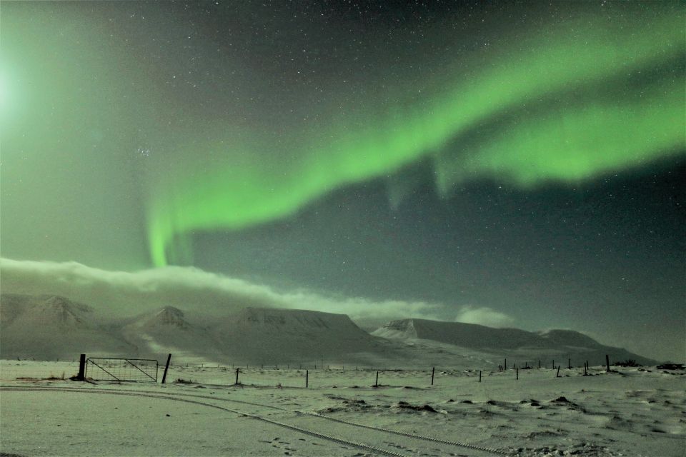 Akureyri: Hunt for the Northern Lights Photography Tour - Common questions