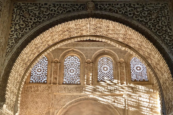 Alhambra Private Tour From Sevilla: With Transport and Skip-The-Line-Tickets - Group Size Pricing