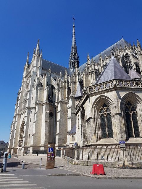 Amiens Private Guided Walking Tour - Group Size and Languages