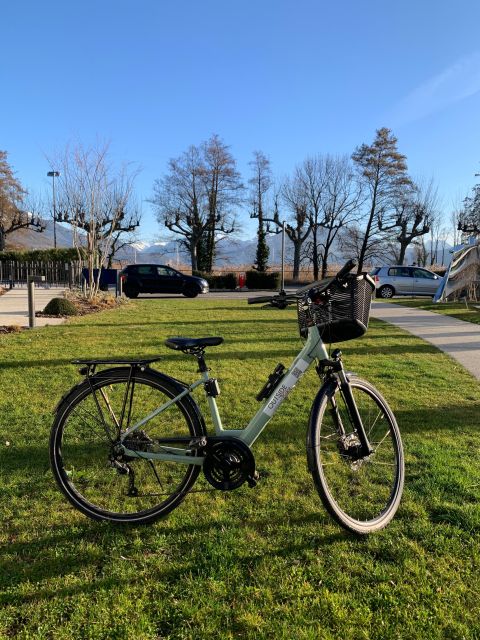 Annecy-le-Vieux, France: Electric and Muscle Bike Rentals - Meeting Point Instructions