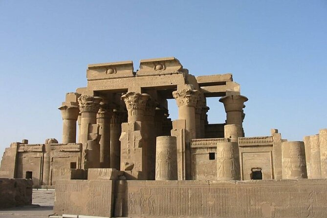 Aswan: Edfu and Kom Ombo Day Tour With Luxor Transfer - Exploring Kom Ombo Temple