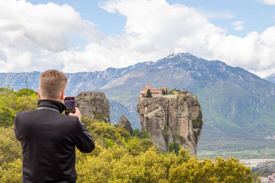 Athens to Meteora: Monasteries & Hidden Caves Bus Tour - Transport Details