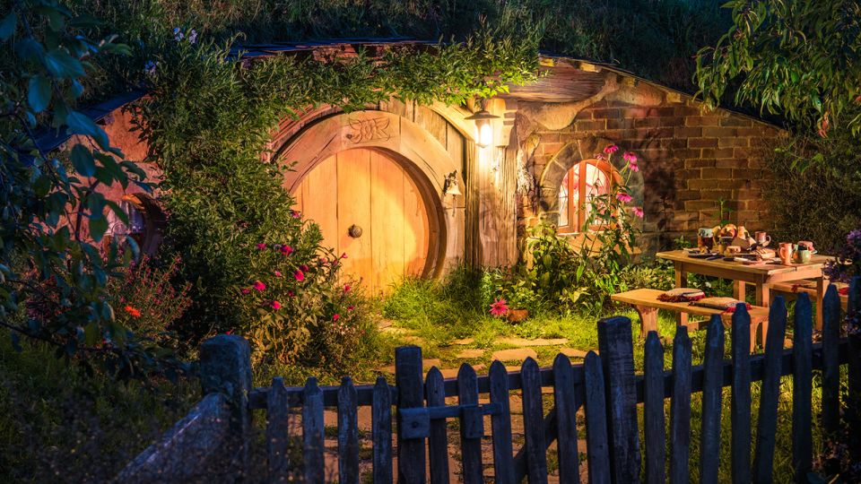 Auckland: Hobbiton Movie Set and Waitomo Small Group Tour - Additional Information