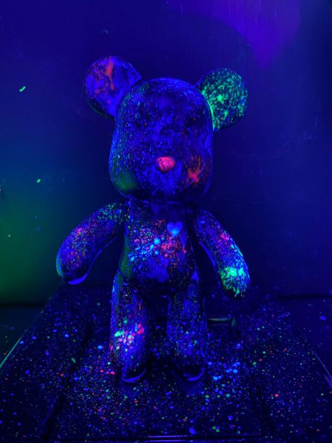 Barcelona: Bear-brick Fluorescent Painting | Wine and Art - Booking Details