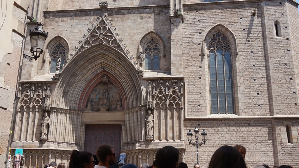 Barcelona: Gothic Quarter and Sagrada Familia Private Tour - Meeting Point and Departure Details