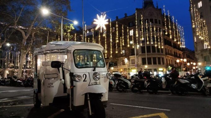 Barcelona: Private Christmas Lights Tour by Eco Tuk Tuk - Landmarks and Illuminated Landscapes