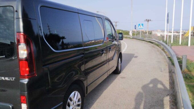 Barcelona: Private Transfer To/From El Prat Airport - Support and Assistance