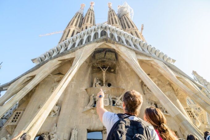 Barcelona: Sagrada Familia Fast-Track Guided Tour - Review Summary