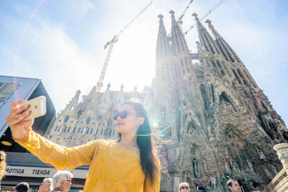 Barcelona: Sagrada Familia Tour & Optional Tower Visit - Visitor Reviews