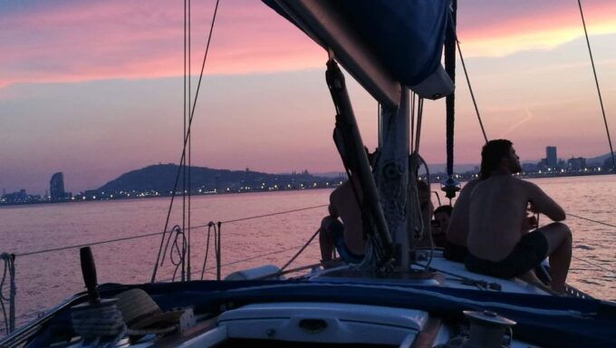 Barcelona: Sailing Trip With Drinks and Snacks - Review Summary