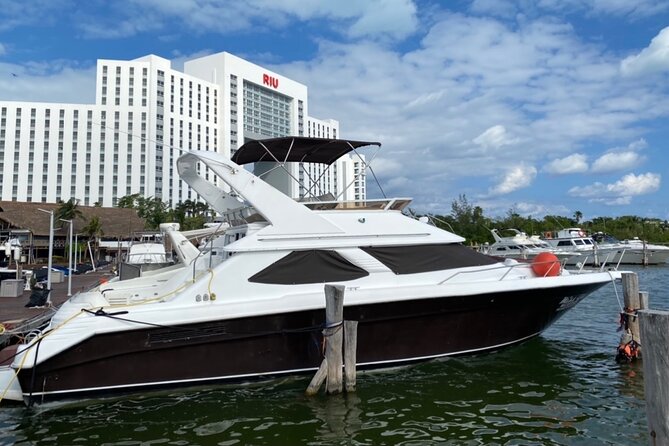 Brown Yacht 48ft Rental in Cancun for up to 15 People - Common questions