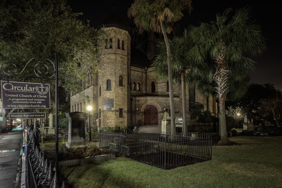 Charleston Terrors: The Ghosts of Pirates and Patriots Past - Captivating Stories of the Past