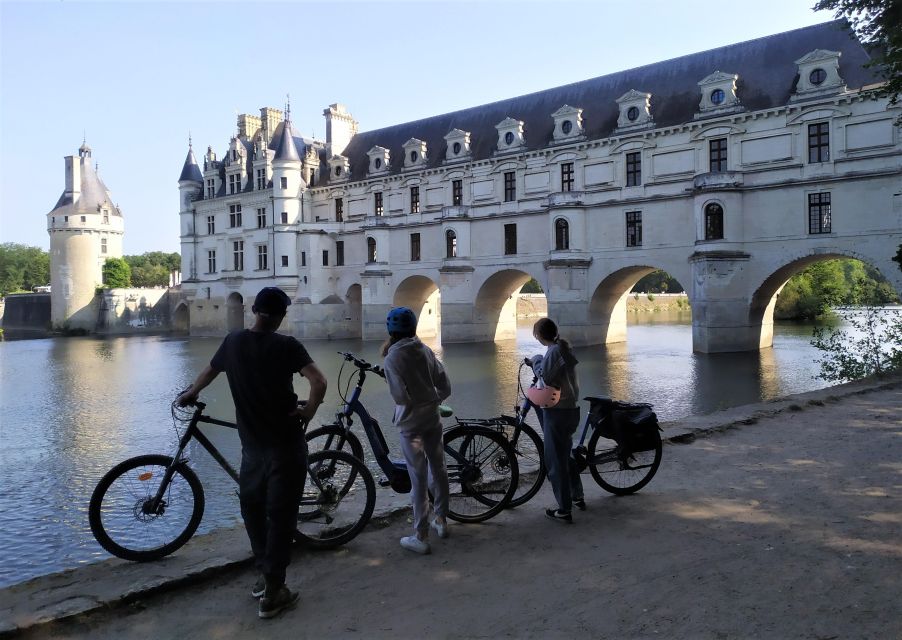 Chenonceau: Guided Ebike Ride and Wine & Cheese Picnic Lunch - Group Size: Limited to 4 Participants