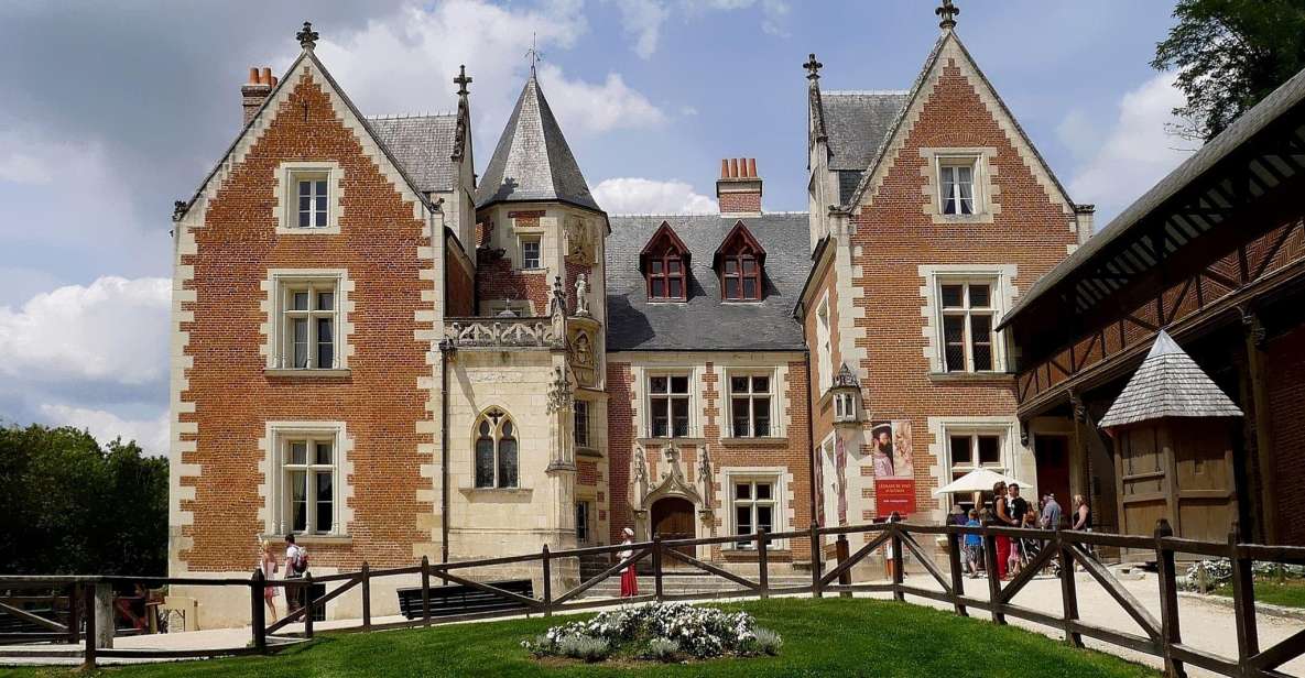 Clos Lucé: Da Vinci's Castle Private Guided Tour With Ticket - Itinerary