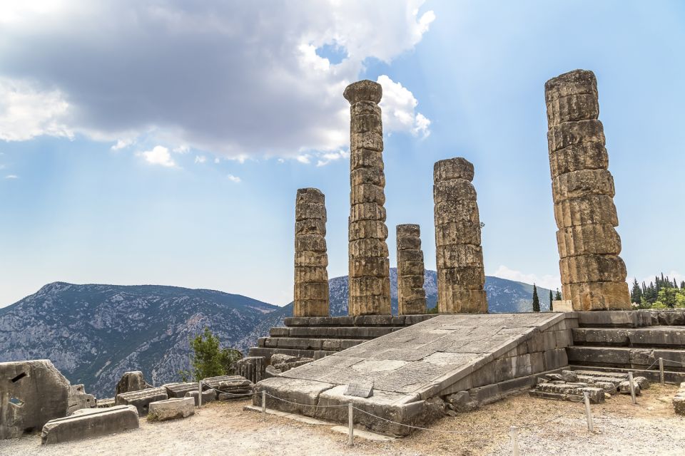 Delphi Guided Walking Tour and Admission Ticket - Background