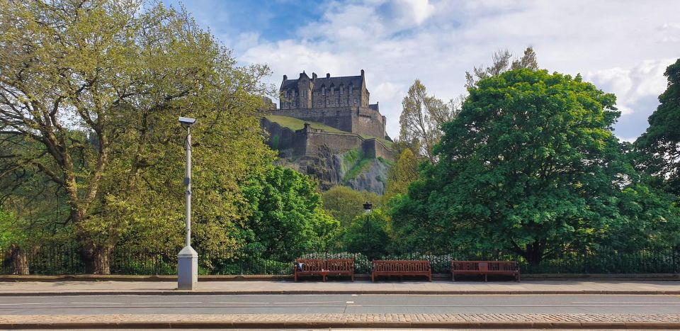 Edinburgh: Express Walk With a Local in 60 Minutes - Common questions