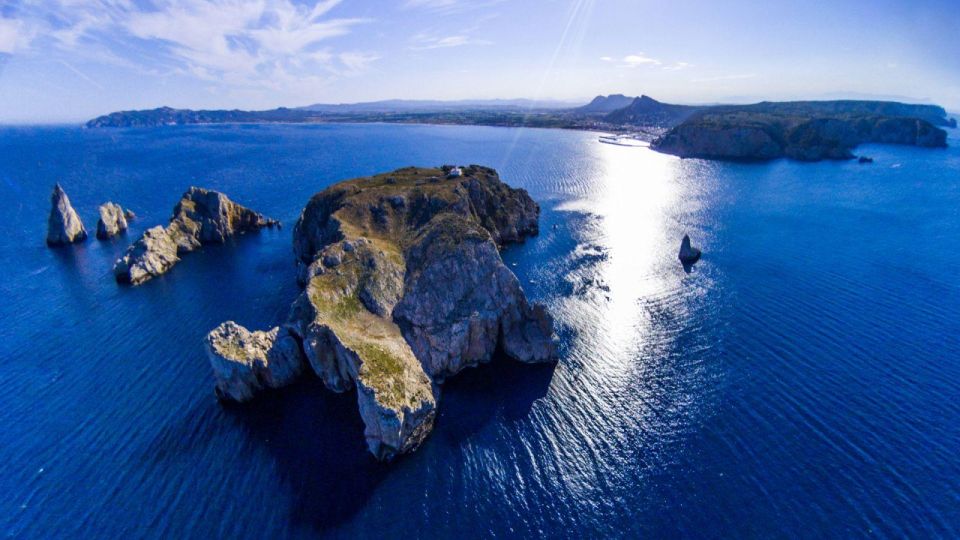 From Roses: Medes Islands Boat Tour With El Estartit Visit - Additional Information and Meeting Point