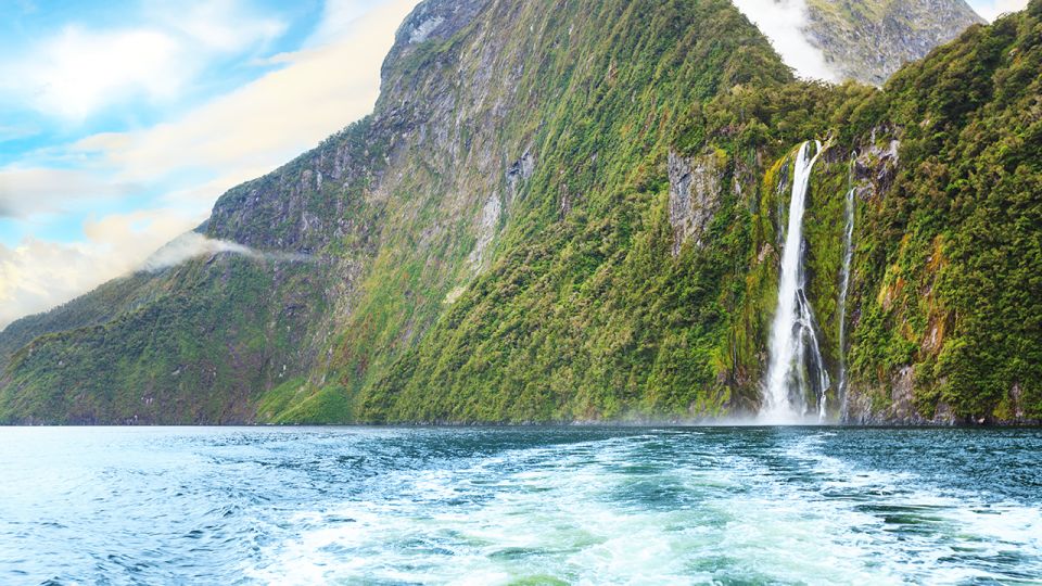 From Te Anau: Milford Sound Tour With Cruise and Lunch - Minimum Numbers Requirement