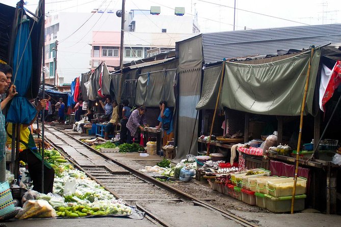 Full Day Folding Umbrella Market and Amphawa Floating Market - Local Cuisine Experience