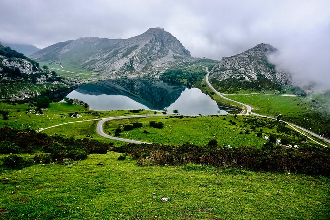 Full Day Tour Lakes of Covadonga and Santillana From Santander - Historical Insights