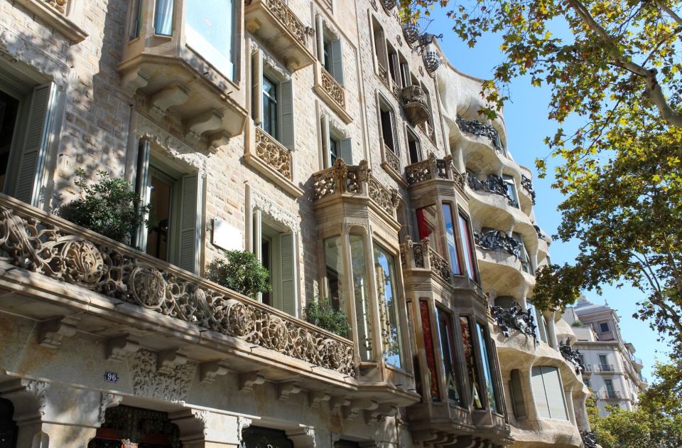 Gaudis Barcelona: Sagrada Familia, Casa Batllo & Mila Tour - Booking Details