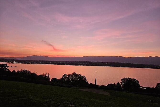 Geneva: Sightseeing of Top Places Tour Electric Tuktuk 1H Tour - Visual Content