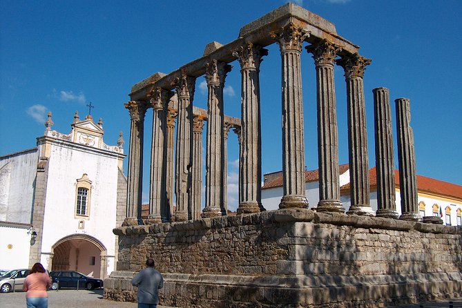 Giraldo Square and City Center Walking Tour of Évora - Common questions