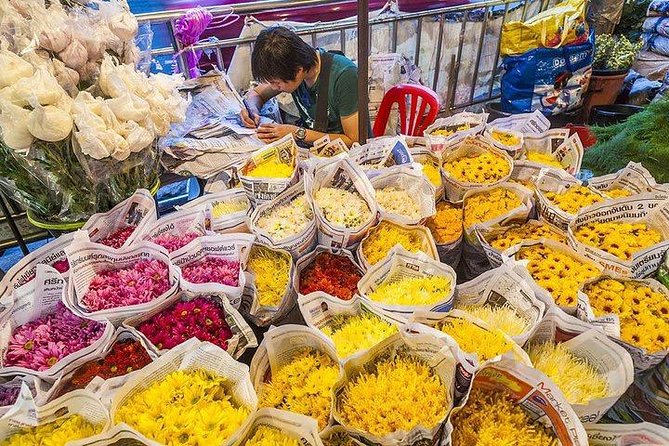 Glittering Bangkok Experience : From Sunset Until the Moonlight - Night Market Shopping Excursion