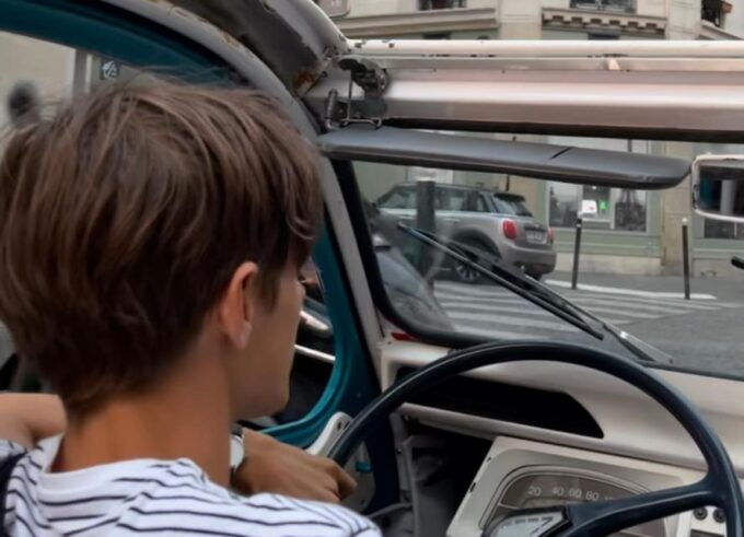 Guided Tour of Paris in Citroën 2CV - Discover Hidden Historical Gems