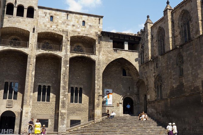 Guided Tour of the Gothic Quarter - Common questions