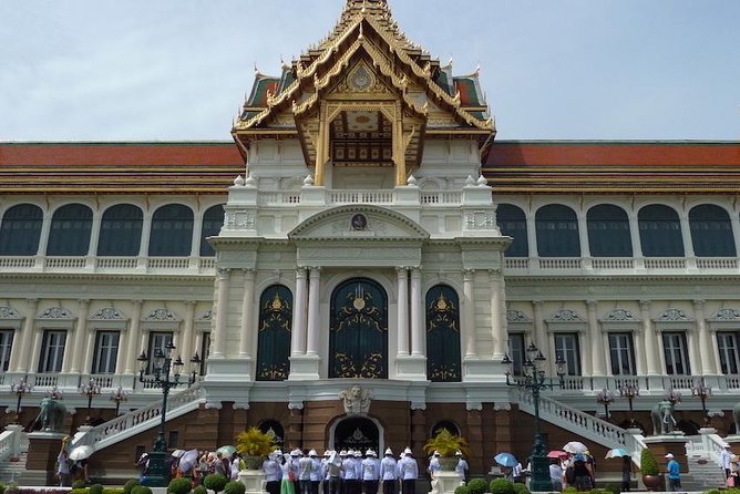 Guided Walking Tour of Grand Palace With Wang Lang Market - Common questions