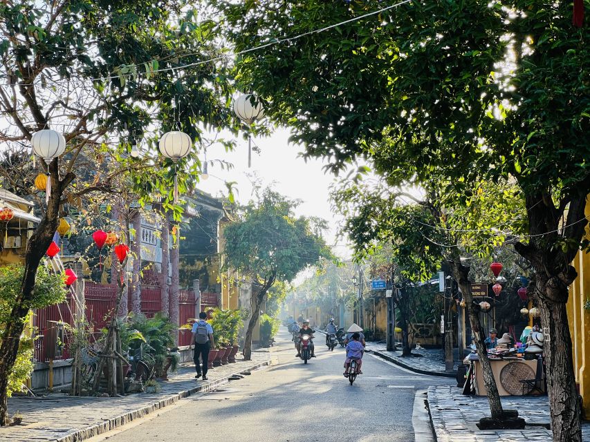 Hoi An: Guided Tour of Town and Fish Market With Breakfast - Additional Information