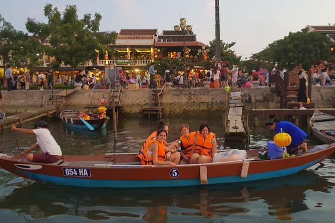 Hoi an Nightlife Tour With Hoi an Ancient Walking Tour, Boat Ride, Night Market - Traveler Reviews